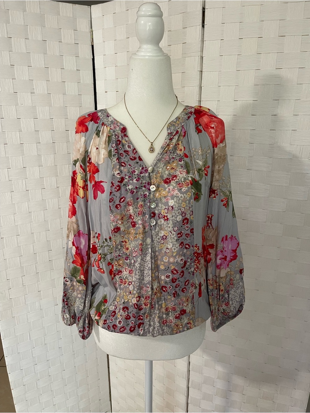 fig and flower Gray Floral Button-Front Blouse with Red & Pink Accents